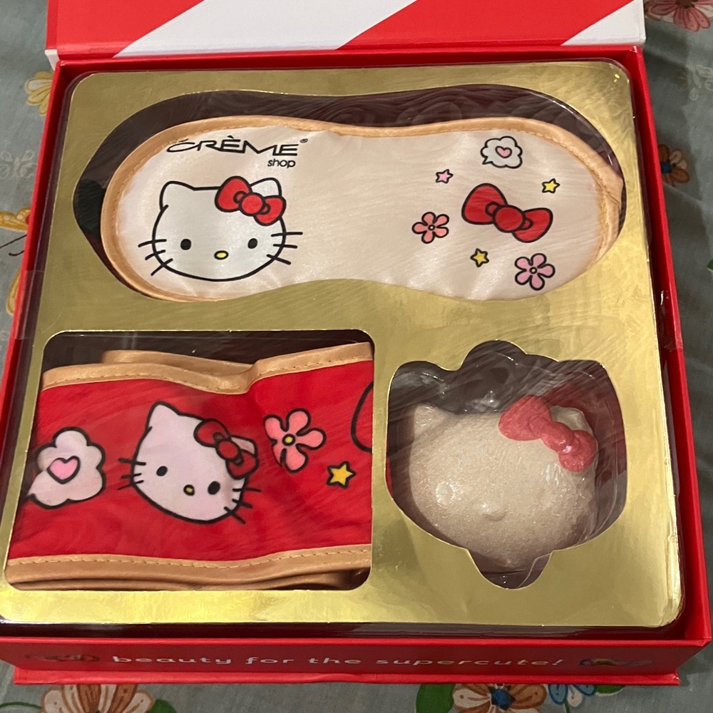 Hello Kitty Holiday Decor Set - Red and White - Picture 4 of 11